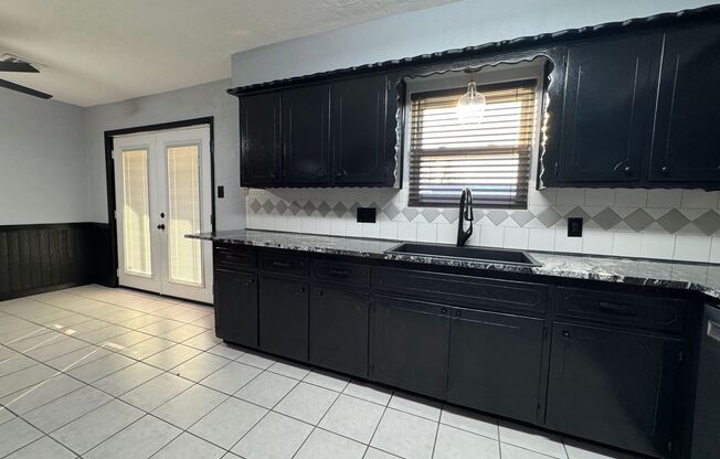 3 beds, 2 baths, $1,650