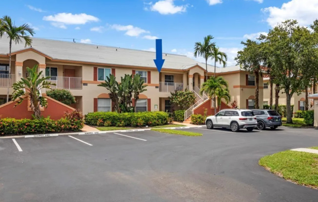 Chic 2BR Condo in Prime North Naples Location – Annual Rental Available Now!