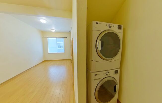 2 beds, 1 bath, $1,600, Unit 557 East 17th Ave #2