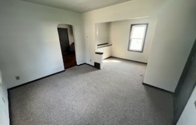 2 beds, 1 bath, $1,075