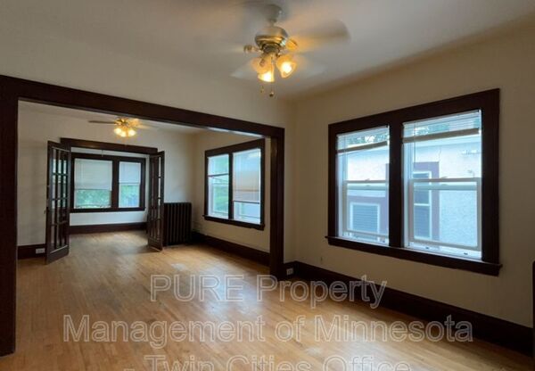 712 W 32 ST
