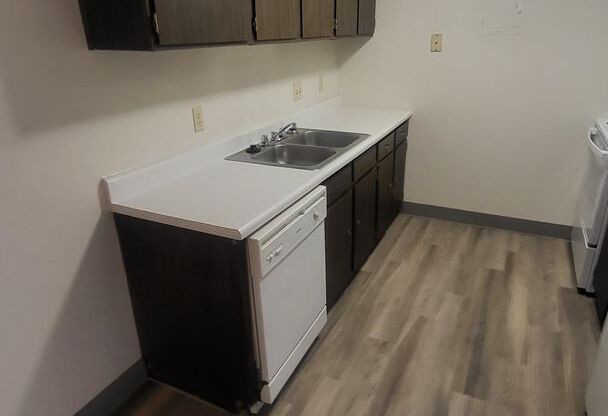 1 bed, 1 bath, 850 sqft, $950, Unit 2-221