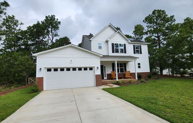 Beautiful 4 bedroom, 2.5-bathroom house located in Carolina Lakes