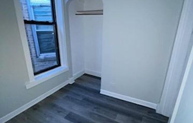 2 beds, 1 bath, $1,400