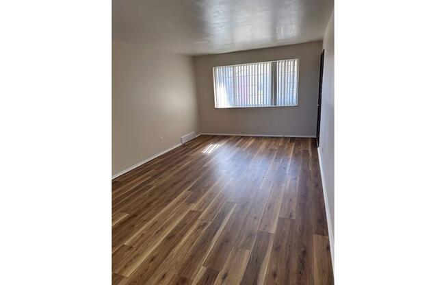 2 beds, 1 bath, 800 sqft, $1,100