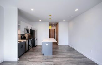1 bed, 1 bath, 739 sqft, $1,595, Unit 517
