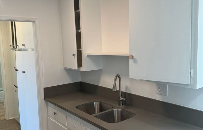 1 bed, 1 bath, $2,495, Unit 14