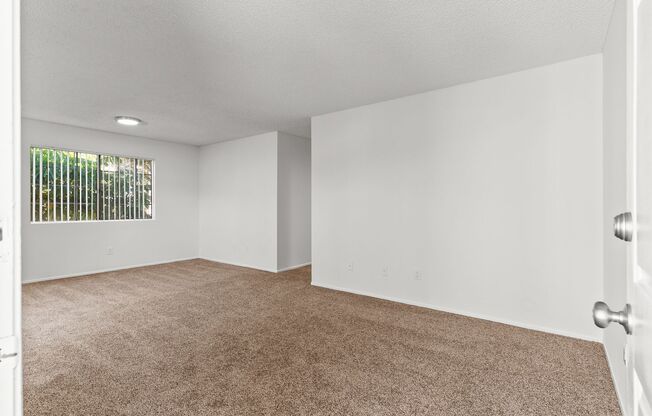 1075 Loma Ave