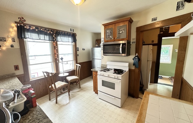 142 W ADAMS
