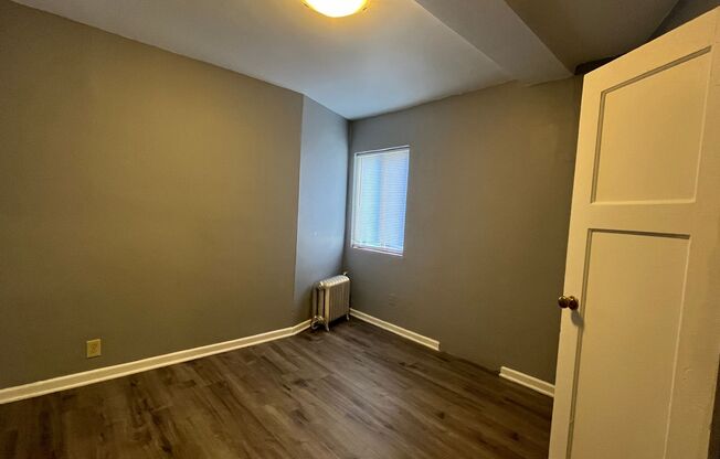 1 bed, 1 bath, $895, Unit 208