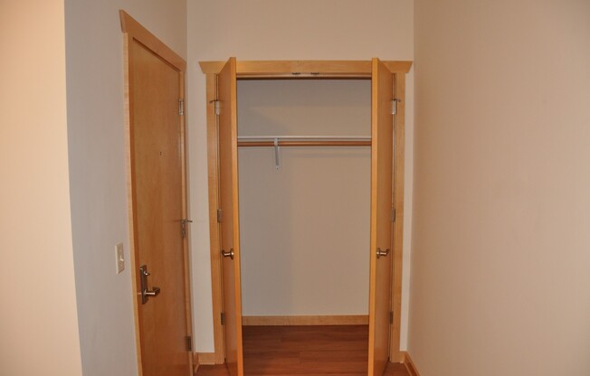 1 bed, 1 bath, 1,090 sqft, $2,095, Unit 324
