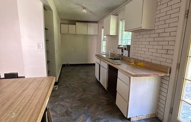 2 bedroom 1 bath Ready for Move In.