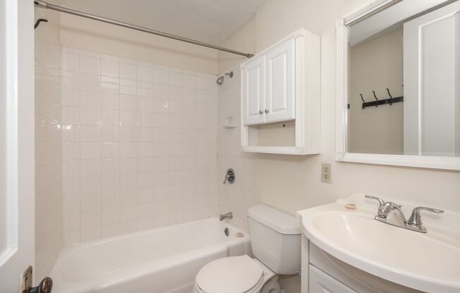 1 bed, 1 bath, $1,275, Unit 215 2A