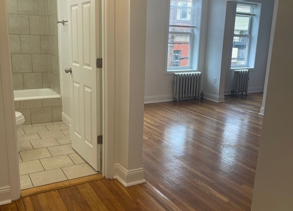 Studio, 1 bath, 999 sqft, $1,700, Unit 3