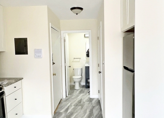 Studio, 1 bath, 999 sqft, $2,250, Unit 20