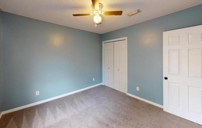 3 beds, 2 baths, 2,043 sqft, $1,700