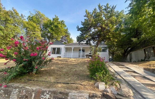 314 W CLARENDON DR