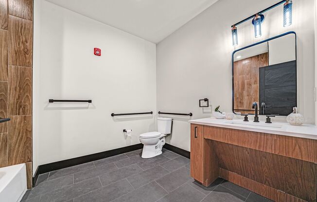 1 bed, 1 bath, 900 sqft, $2,000, Unit C11