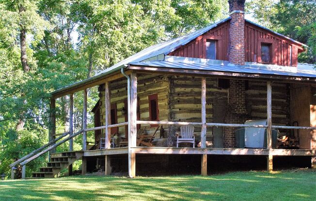 Stonecutters is a beautiful 1BR, 1 Ba cabin located 4 miles from downtown