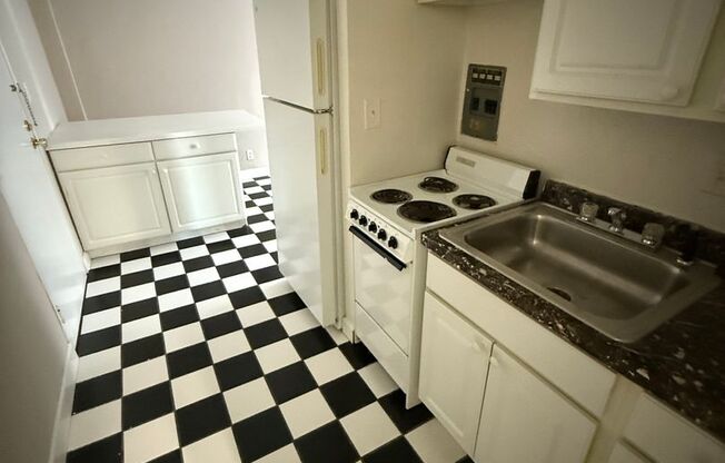 1 bed, 1 bath, 525 sqft, $990, Unit #303