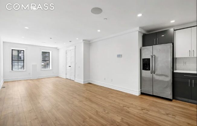 1083 LAFAYETTE AVE