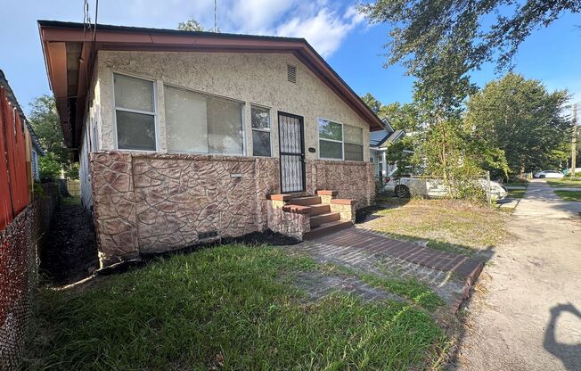 Desirable 4-Bedroom 2-Ba Home Located North Jax 32209-SECTION 8 WELCOME!