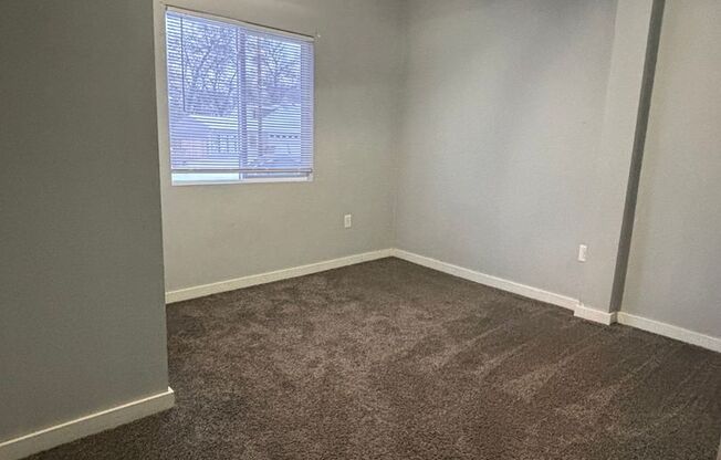 2 beds, 1 bath, $895, Unit Apt A Main floor