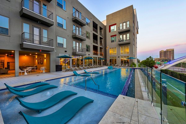 Encore Montrose Apartments in Houston