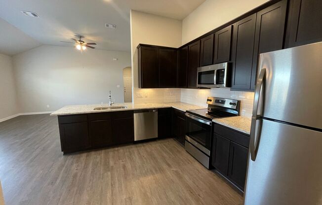 3 beds, 2 baths, $1,325, Unit 3407 Lindsay Lane