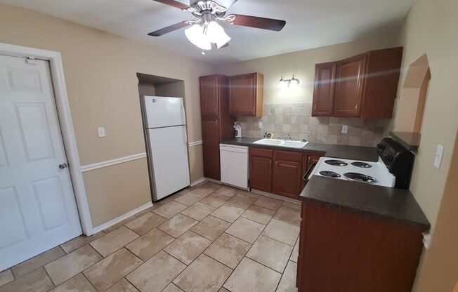 2 beds, 1 bath, $1,775