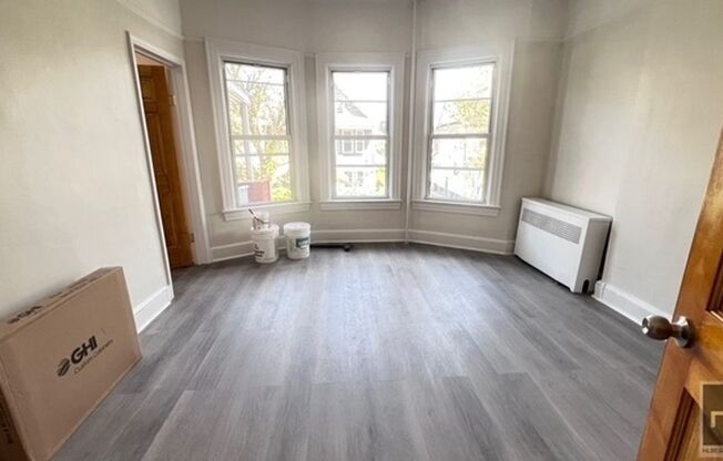 828 E 34 ST