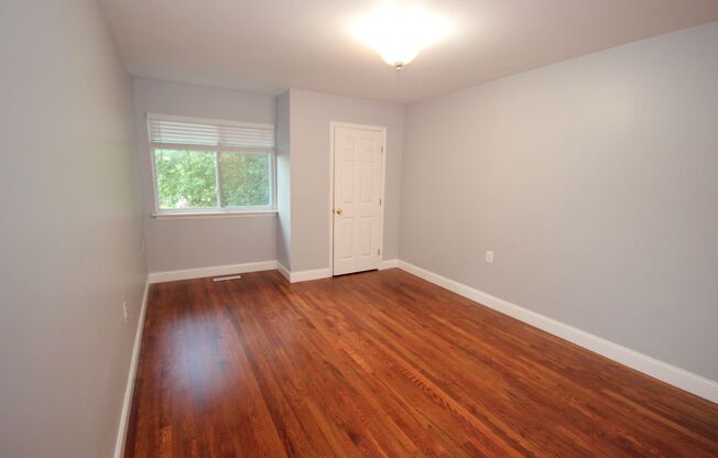 2 beds, 1.5 baths, $1,425, Unit 114 S. Parke St. - D