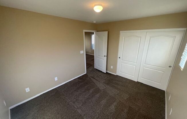 3 beds, 2.5 baths, $2,100