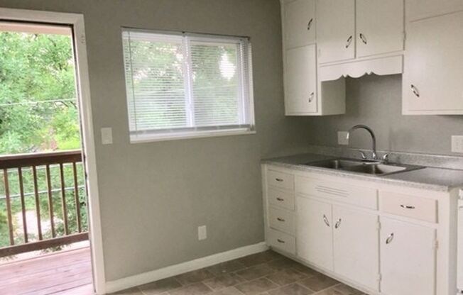 2 beds, 1 bath, 750 sqft, $1,095, Unit B12 1037 08