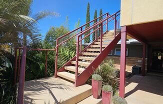 Gorgeous, Modern and Fully Equipped 2nd Floor Studio/1BA Nestled in Quiet Serra Mesa!