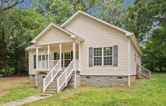 Modern Chapel Hill Retreat with Designer Finishes & Spacious Outdoor Living - Available NOW
