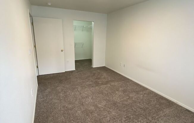 2 beds, 1 bath, 880 sqft, $1,699, Unit K-103