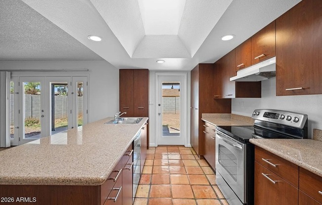 1664 E DE RIO DR