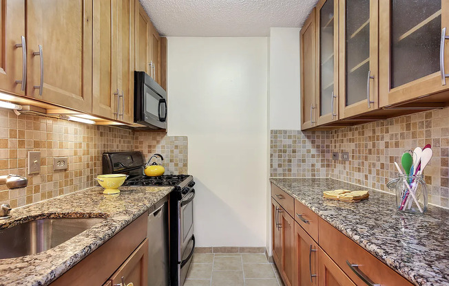 2 beds, 2 baths, $6,300, Unit 23A