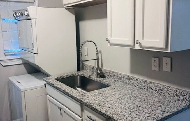 2 beds, 1 bath, 625 sqft, $955, Unit 2634  Apt 4