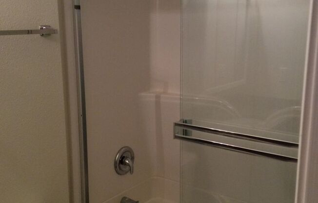 2 beds, 1 bath, 740 sqft, $1,450, Unit 103