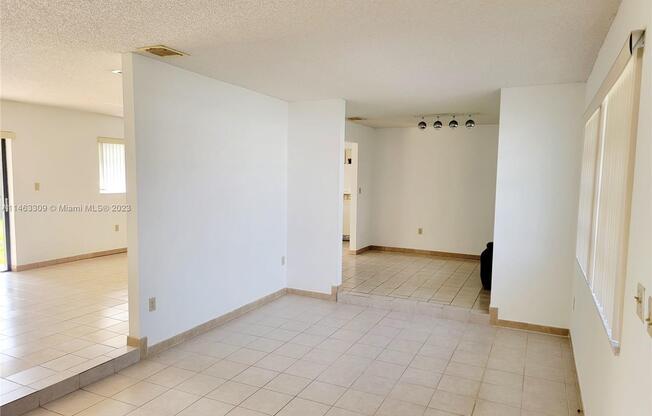 5205 SW 102 PL