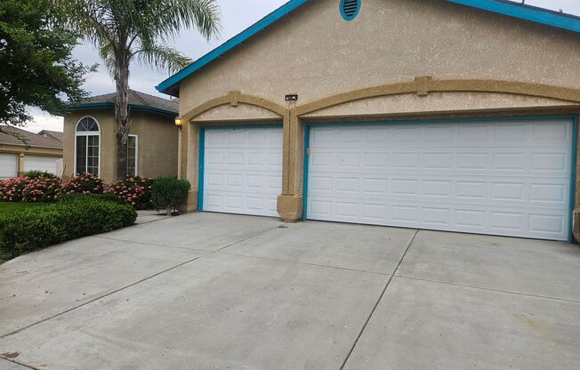 Super-Nice 4 bed, 2 bath, 3 car garage home in N.W. Fresno!