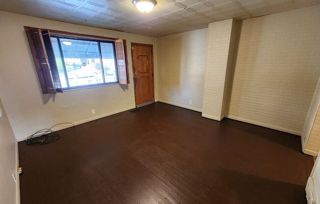 It's May Mayhem! Pick either unit of this duplex for only $795/mo! But hurry - this is only for the rest of May!