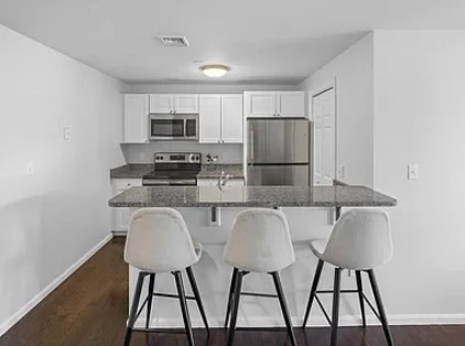 165 W 6 ST