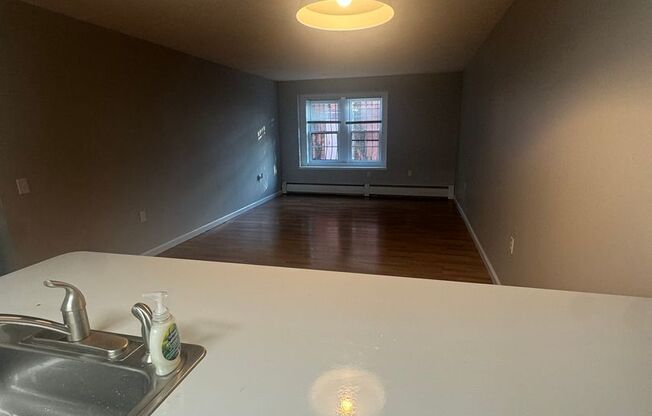 1 bed, 1 bath, $1,100, Unit 104