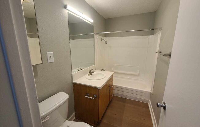 2 beds, 1 bath, 950 sqft, $3,145, Unit 4720-15