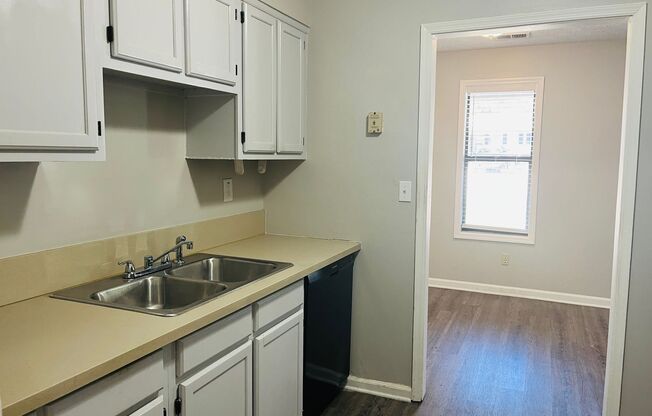 2 beds, 1 bath, 800 sqft, $1,295, Unit Unit 130