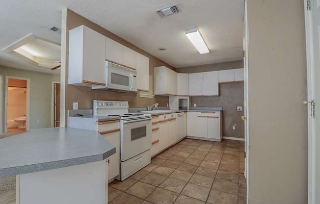 3 Bed 2 bath Move in Ready!