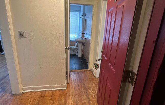 1 bed, 1 bath, $800, Unit 212